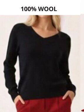 NWOT 100% Wool Black V-neck Jumper Sweater Medium